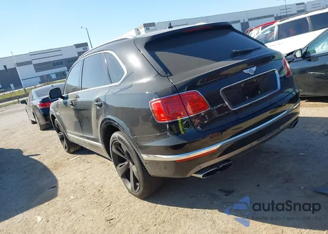 2019 Bentley Bentayga V8 z USA, uszkodzony, nr VIN SJAAM2ZV1KC025026